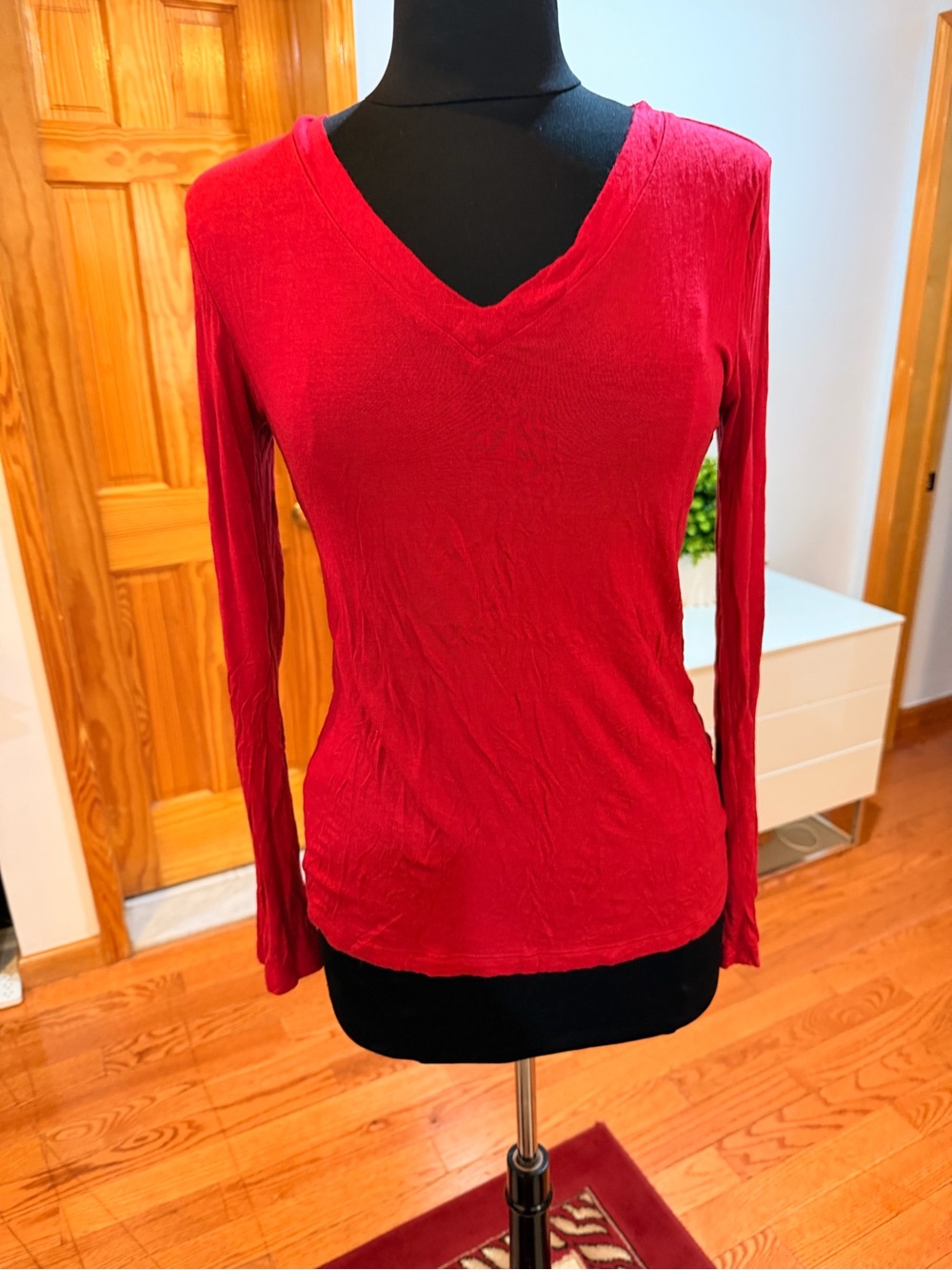 ZENANA OUTFITTERS Grane Red V-Neck Long Sleeve Soft Stretch top Size L - Picture 3 of 10